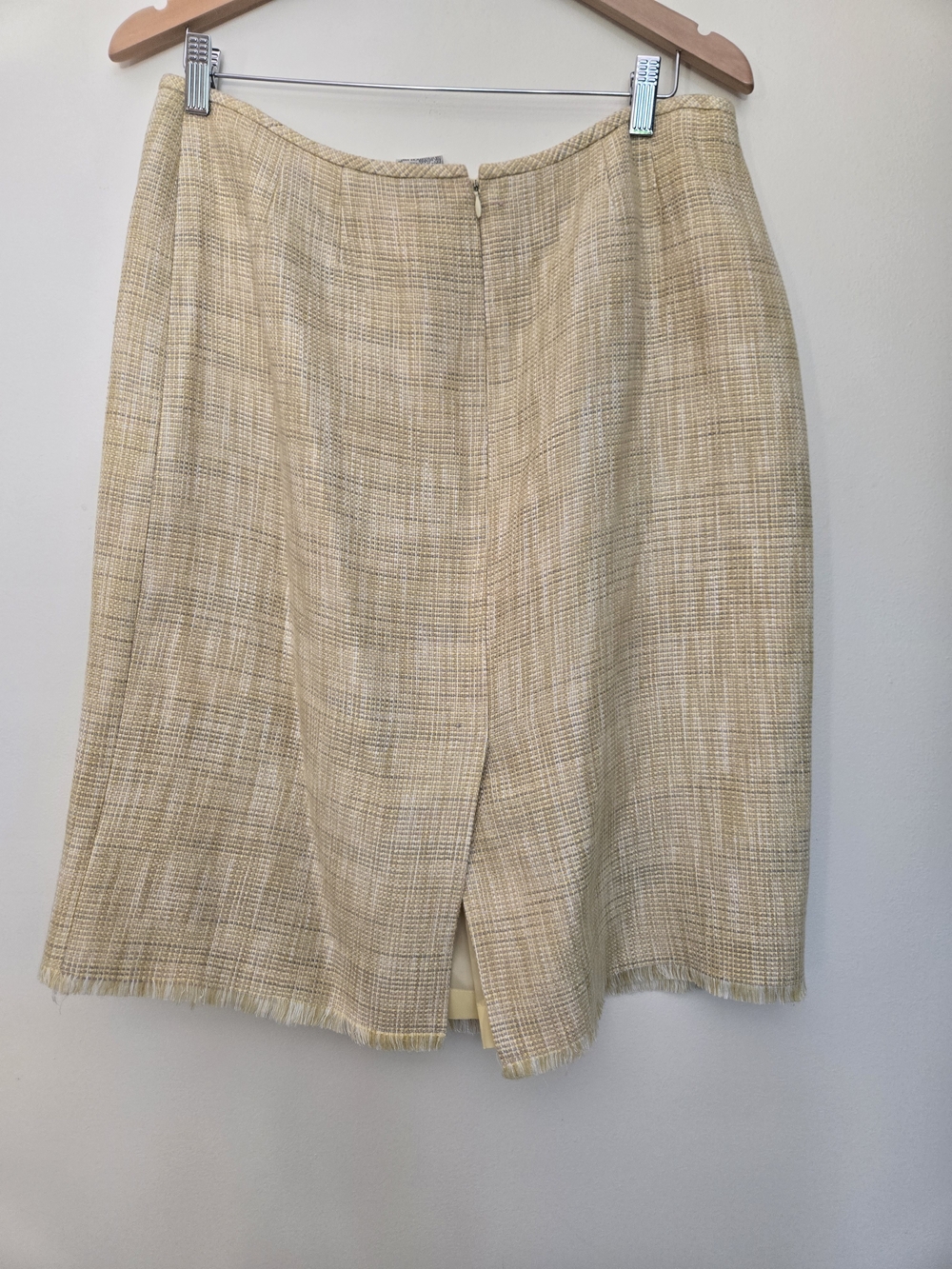 Anne Klein Cream Tweed Skirt Suit - Picture 11 of 12